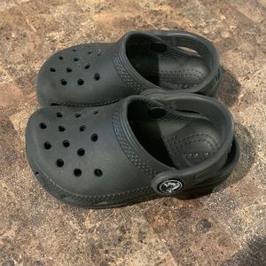 Black toddler crocs size 6